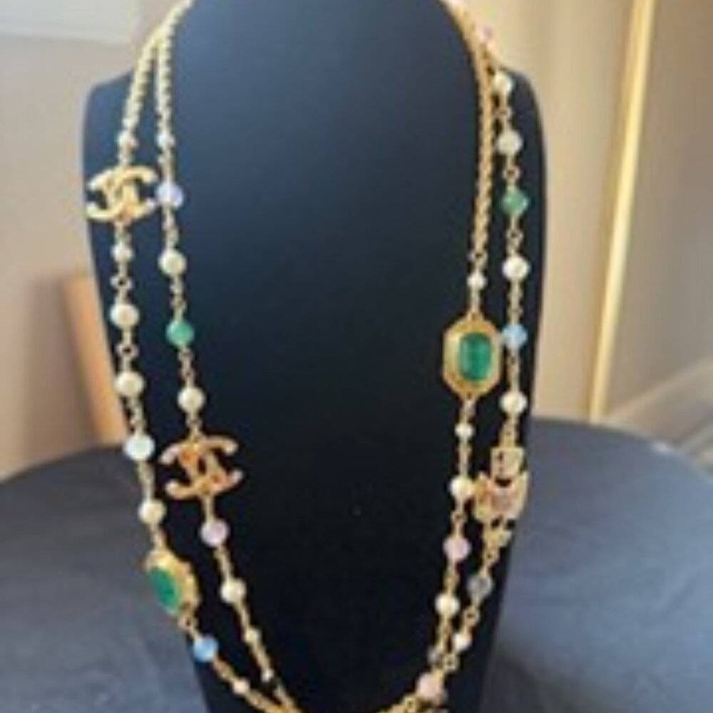 Auth Chanel fashion necklace from Fall/Winter 2022 Collection (22B)